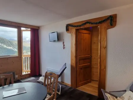 Studio rénové · Pied des pistes · Balcon avec vue - Photo 8