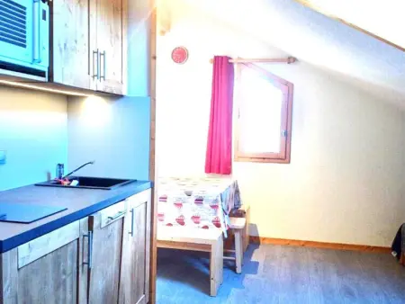 Studio pour 3 personnes, skis aux pieds, balcon vue vallée - Photo 3