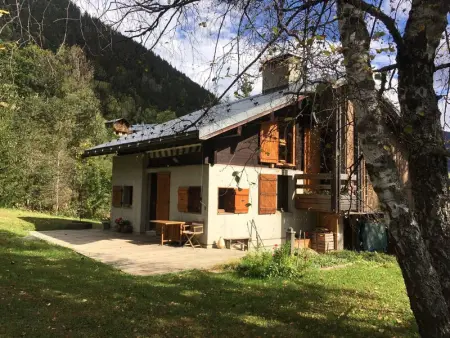 Chalet architecte 6 pers. au Planay, calme, spacieux, jardin avec rivière, proche ski bus gratuit - Photo 2