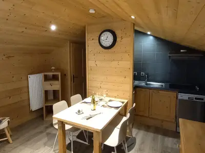 Appartement à Le Grand Bornand, Appartement cosy avec balcon sud, proche pistes ski, animaux admis, parking privé, draps inclus - L899835