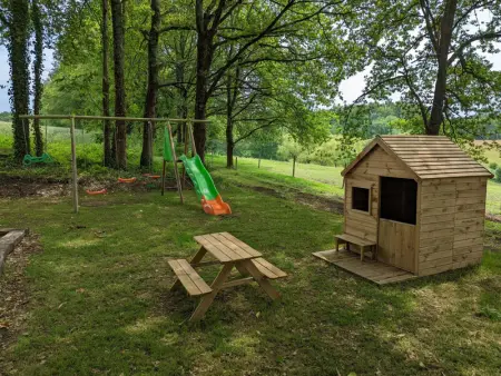 Maison spacieuse en pleine nature avec piscine, équipements de loisirs et randonnées à proximité - Photo 4