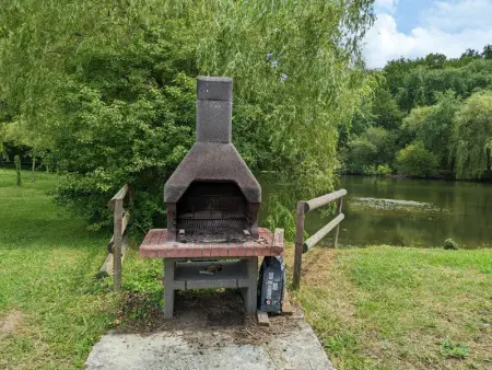Maison spacieuse en pleine nature avec piscine, équipements de loisirs et randonnées à proximité - Photo 9