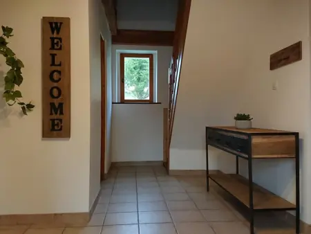 Maison spacieuse en pleine nature avec piscine, équipements de loisirs et randonnées à proximité - Photo 15