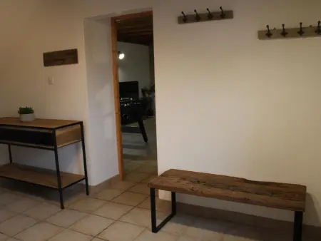 Maison spacieuse en pleine nature avec piscine, équipements de loisirs et randonnées à proximité - Photo 16