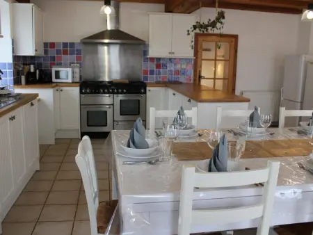 Maison spacieuse en pleine nature avec piscine, équipements de loisirs et randonnées à proximité - Photo 22