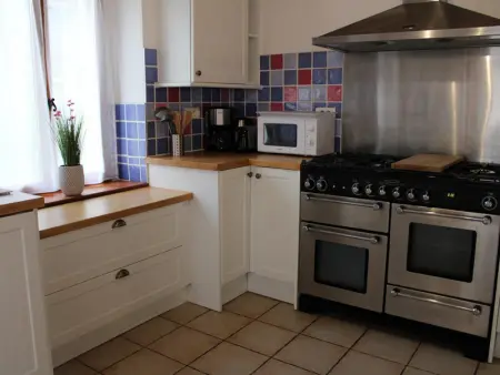 Maison spacieuse en pleine nature avec piscine, équipements de loisirs et randonnées à proximité - Photo 27