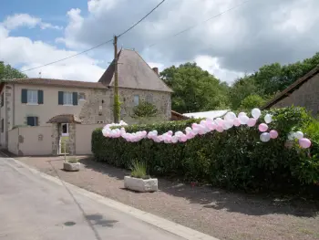 Gite à Esse,Gîte familial 10 pers. avec piscine, jardin clos et équipements pour handicap, à Esse. FR-1-653-111 N°855032