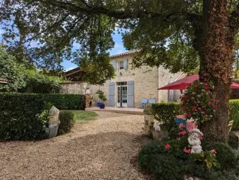 Gîte in Jauldes,Gîte cosy avec 3 chambres, cour privée, baby-foot et internet, équipements bébé inclus, animaux permis FR-1-653-154 N°855068