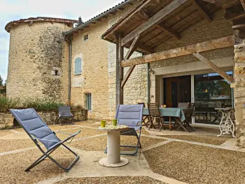 Gite à Charras,Gîte avec Piscine Chauffée, Jacuzzi et Jardin Privé FR-1-653-156 N°855070