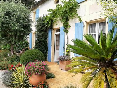 Location Gite à Bunzac,Maison de campagne avec grand jardin privé, cheminée et wifi près de La Rochefoucauld FR-1-653-164 N°855077