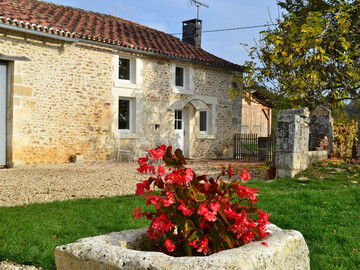 Location Gîte in Combiers,Maison familiale avec grand jardin près du Périgord - 3 chambres, WIFI et vélos fournis FR-1-653-171 N°855084