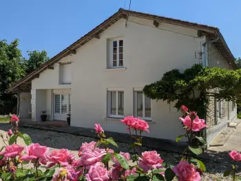 Gite à Montboyer,Maison en pierres rénovée avec jardin, terrasse, 3 chambres, proche village, nature paisible, équipements complets FR-1-653-187 N°855100