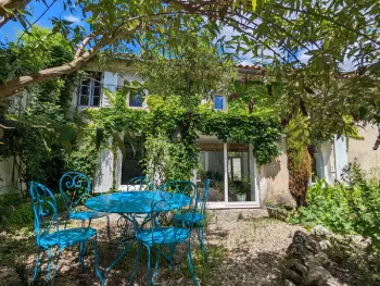 Gite à Graves Saint Amant,Maison charmante avec terrasse, jardin clos, barbecue, près de la Charente - 3 ch, 2 sdb FR-1-653-31 N°855136