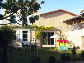 Casa rural en Villefagnan,Maison de caractère avec jardin, terrasse et équipements famille - Proche plan d'eau et forêt FR-1-653-47 N°899981