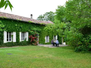 Gite à Lignières Ambleville Lignières Sonneville,Gîte spacieux avec jardin, piscine, cheminée, et équipements bébé au cœur des vignes du Cognac FR-1-653-59 N°855160