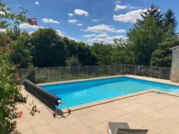 Gite à Chadurie,Gîte familial avec piscine, jardin clos, équipements bébé, animaux acceptés, Chadurie FR-1-653-61 N°855162