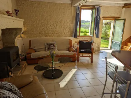 Gîte familial avec piscine, jardin clos, équipements bébé, animaux acceptés, Chadurie - Photo 2