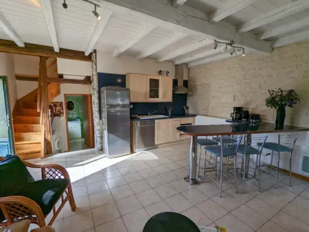 Gîte familial avec piscine, jardin clos, équipements bébé, animaux acceptés, Chadurie - Photo 4