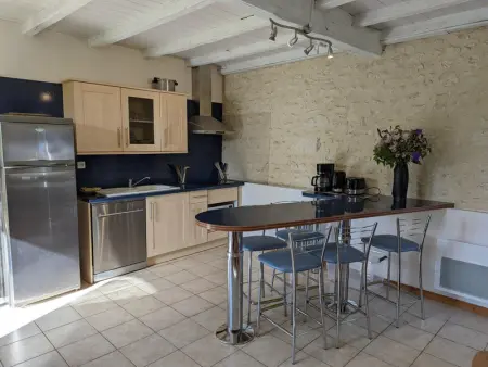 Gîte familial avec piscine, jardin clos, équipements bébé, animaux acceptés, Chadurie - Photo 5