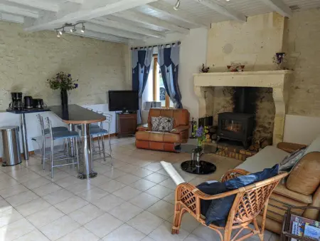 Gîte familial avec piscine, jardin clos, équipements bébé, animaux acceptés, Chadurie - Photo 7