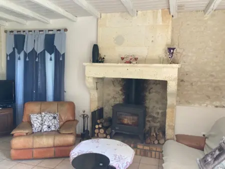 Gîte familial avec piscine, jardin clos, équipements bébé, animaux acceptés, Chadurie - Photo 8