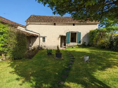 Gîte familial avec piscine, jardin clos, équipements bébé, animaux acceptés, Chadurie - Photo 19