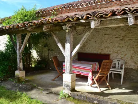 Gîte familial avec piscine, jardin clos, équipements bébé, animaux acceptés, Chadurie - Photo 23