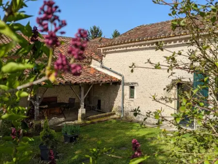 Gîte familial avec piscine, jardin clos, équipements bébé, animaux acceptés, Chadurie - Photo 31