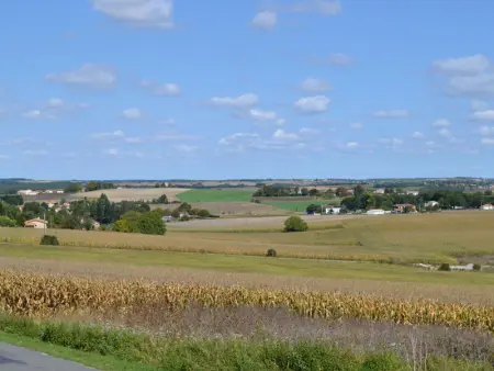 Gîte familial avec piscine, jardin clos, équipements bébé, animaux acceptés, Chadurie - Photo 34
