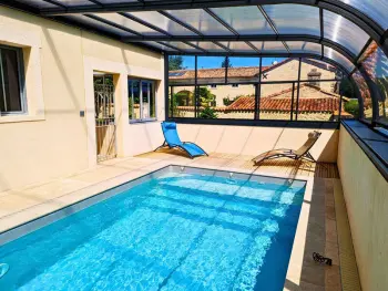 Gite à Salles de Barbezieux,Maison Charentaise Rénovée: 3 Ch, Terrasse, Piscine Chauffée, Sauna, Jardin, Équipements Bébé, WiFi FR-1-653-80 N°855179