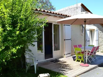 Gite à Torsac,Gîte lumineux avec terrasse, jardin et Wi-Fi proche d'Angoulême, animaux acceptés FR-1-653-82 N°855180