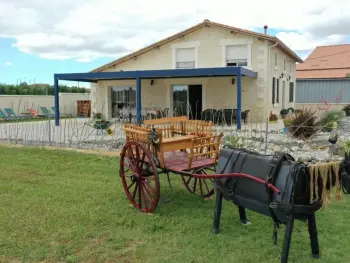 Gite à Salles de Barbezieux,Gîte Charentais avec piscine, terrasse, et pêche - confort moderne et charme rural FR-1-653-87 N°855184