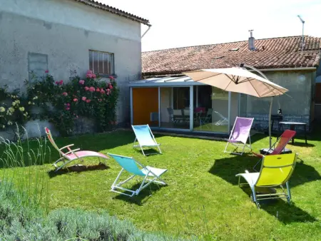 Charentaise rénovée avec jardin, à 20 min d'Angoulême - Photo 1