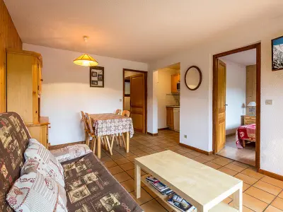 Appartement à La Clusaz, Proche village, aux pistes et espace aquatique, 2 pièces + coin nuit, garage, animaux admis - L900043