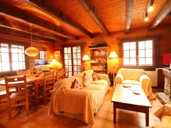 Chalet a Les Carroz d'Arâches,Chalet 4 chambres sur pistes débutants avec balcon et parking, à 350m des commerces FR-1-572-196 N°855435