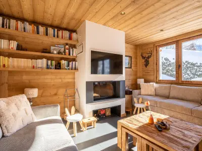 Chalet à La Clusaz, Chalet rénové avec sauna, cheminée, parking privé, WiFi, 5 chambres pour 12 personnes - L855461