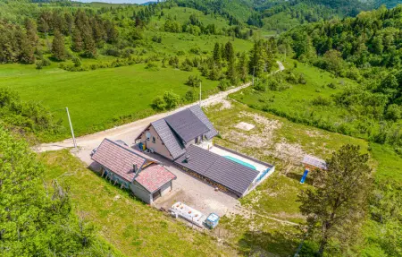 Location Maison 8 personnes à Plaski - Photo 18