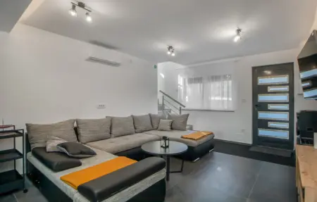 Location Maison 8 personnes à Plaski - Photo 25