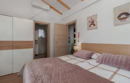 Location Maison 8 personnes à Plaski - Photo 29