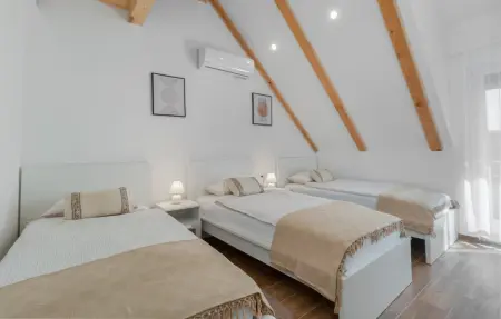 Location Maison 8 personnes à Plaski - Photo 31