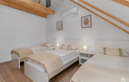 Location Maison 8 personnes à Plaski - Photo 32