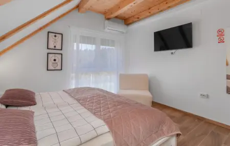 Location Maison 8 personnes à Plaski - Photo 33