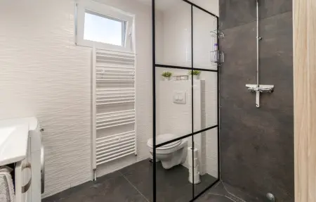 Location Maison 8 personnes à Plaski - Photo 40