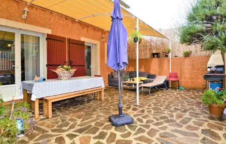 Location Maison 9 personnes à St Quentin la Poterie - Photo 1