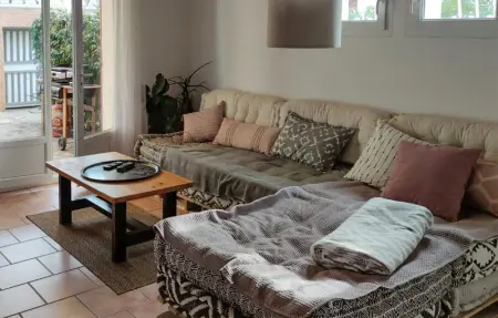 Location Maison 9 personnes à St Quentin la Poterie - Photo 2