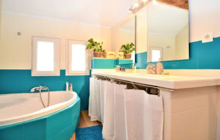 Location Maison 9 personnes à St Quentin la Poterie - Photo 5