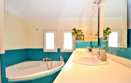 Location Maison 9 personnes à St Quentin la Poterie - Photo 11