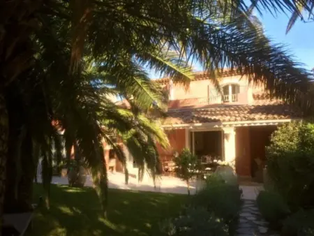 Villa à Cavalaire sur Mer, Villa Équipée avec Jardin à 50m de la Plage et Commerces - L856195