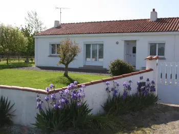 Gite à Les Sables d'Olonne,Maison rénovée avec grand jardin, proche des Sables-d'Olonne, 4 chambres, terrasse et Wifi FR-1-426-187 N°856197