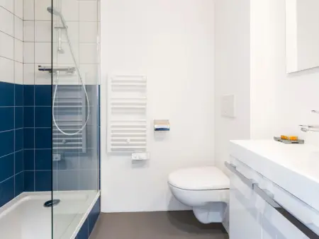 Appartement rénové 3 pièces avec balcons, WIFI, proche centre station - Photo 7